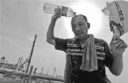 入伏天，烈日下的忻州鋼結構安裝工人