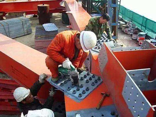 鋼結構廠房現場施工，螺栓安裝質量是不能忽略的