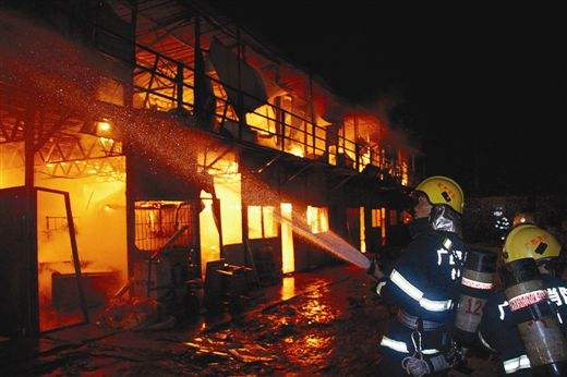 鋼結(jié)構(gòu)廠(chǎng)房失火